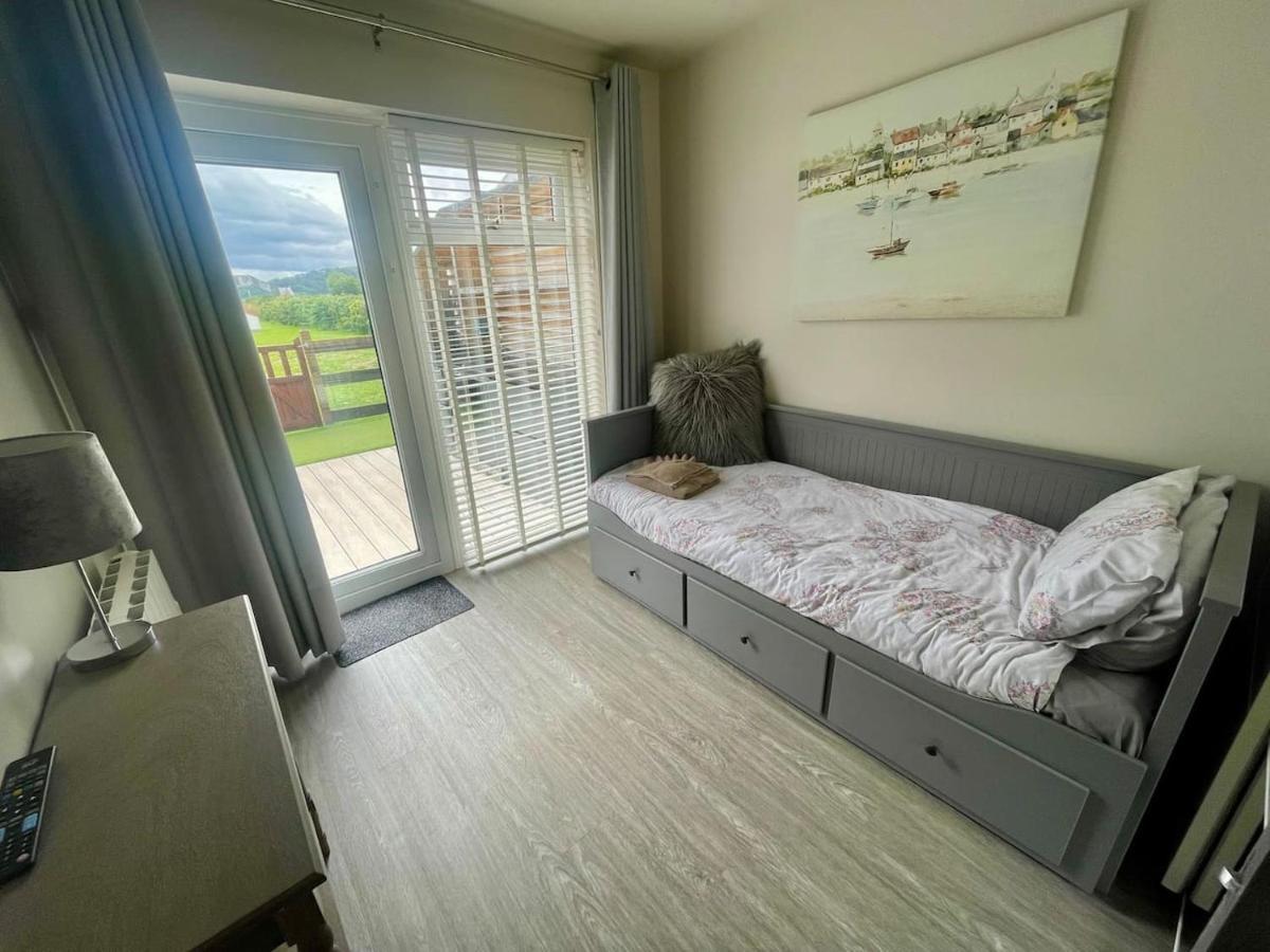 3 Bedroom Deganwy Sea View Beach House Ll31 Exterior photo