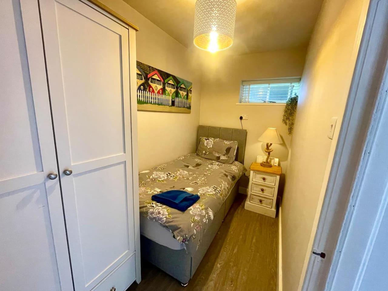 3 Bedroom Deganwy Sea View Beach House Ll31 Exterior photo