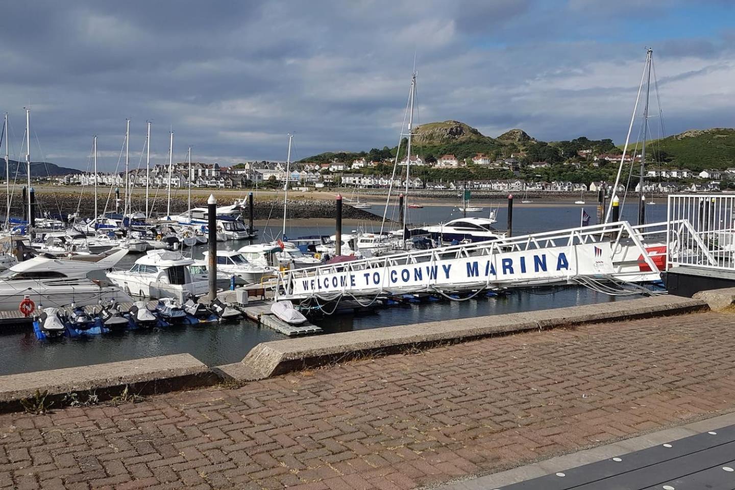 3 Bedroom Deganwy Sea View Beach House Ll31 Exterior photo